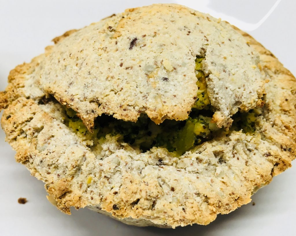 Kokos Tartelettes mit Brokkoli, Tofu Ricotta und Hanf Pesto