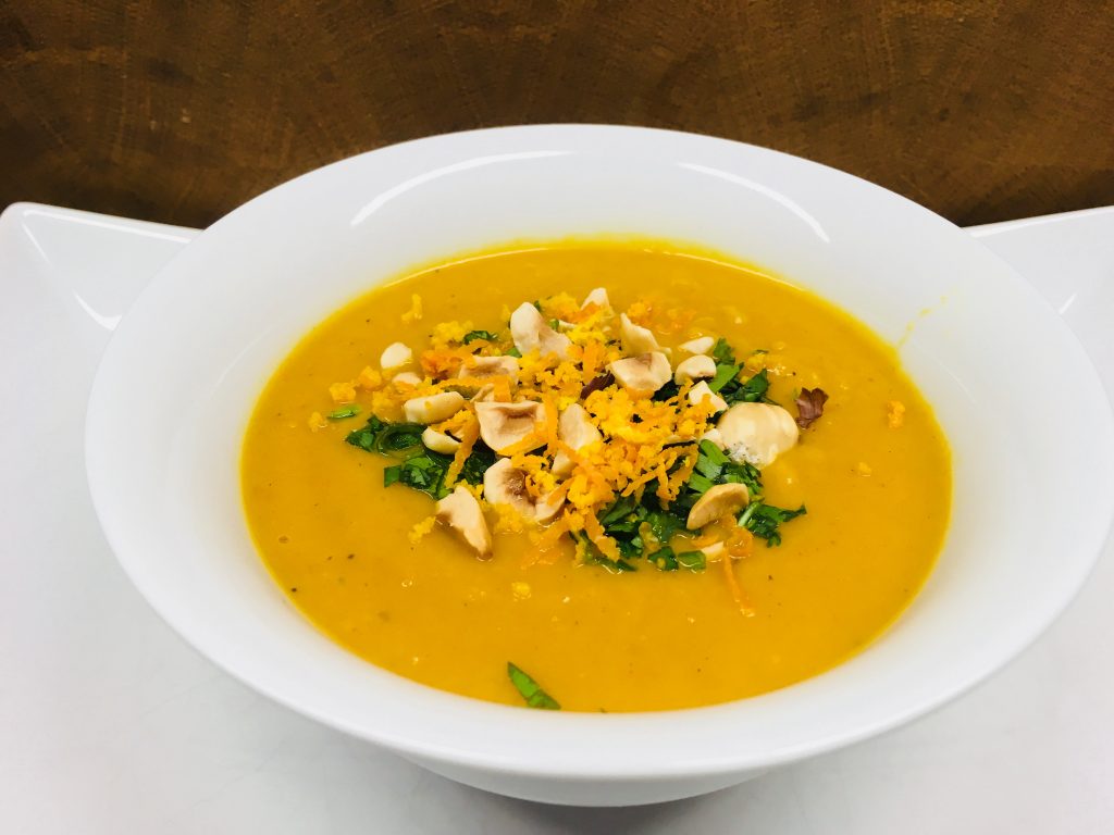 Süßkartoffel Pastinaken Suppe mit weißen Bohnen und Kokosmilch