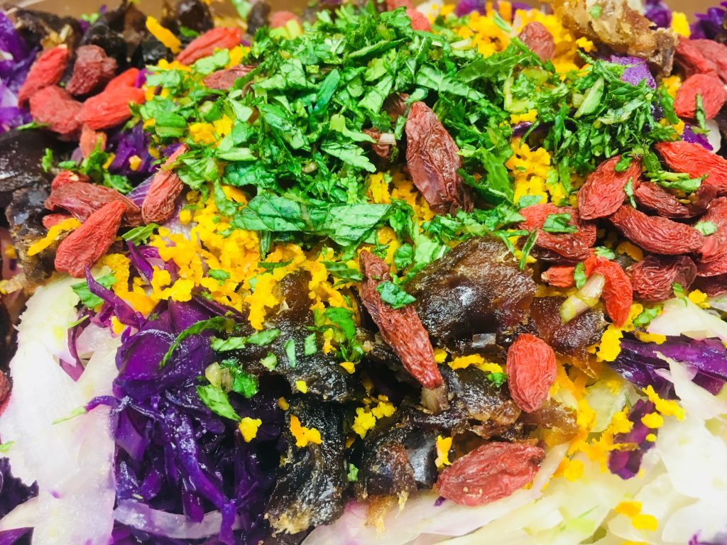 Rotkohl Fenchel Salat mit Miso Tahini Dressing