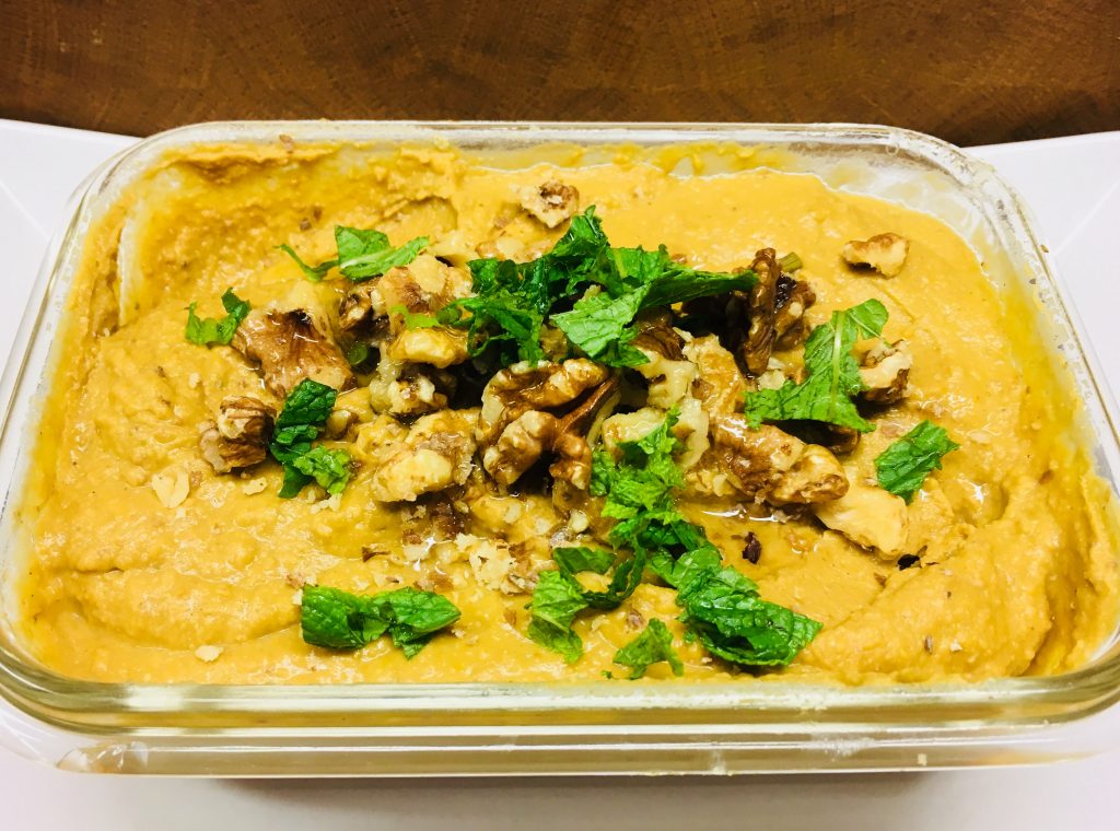 Kürbis Hummus mit Feigen und Walnüssen