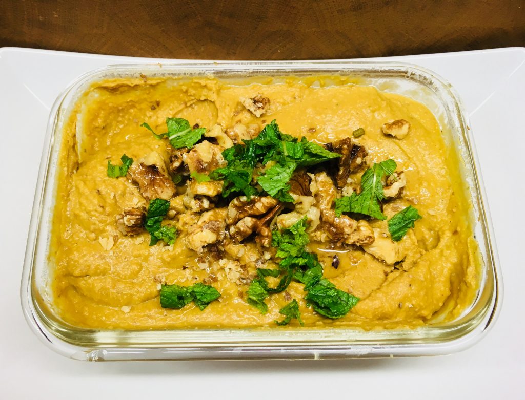 Kürbis Hummus mit Feigen und Walnüssen