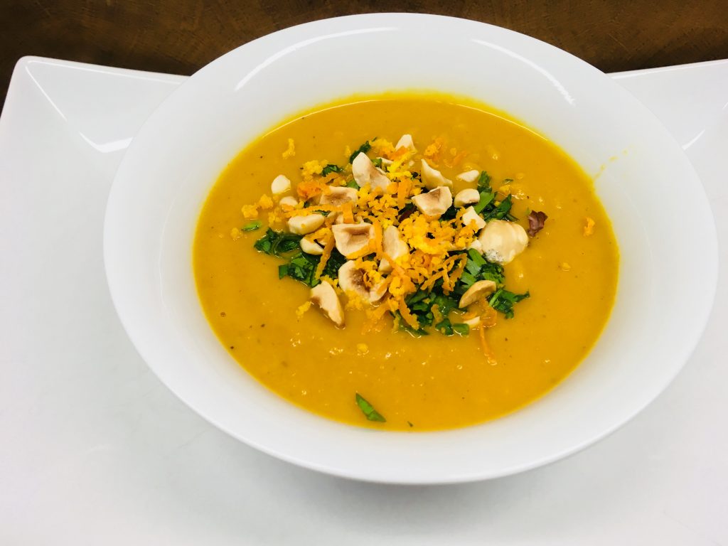 Süßkartoffel Pastinaken Suppe mit weißen Bohnen und Kokosmilch