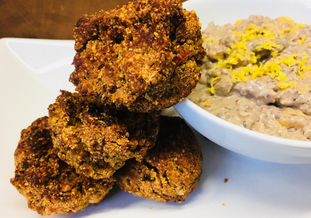 Polenta Muffins mit Tomaten und Chili