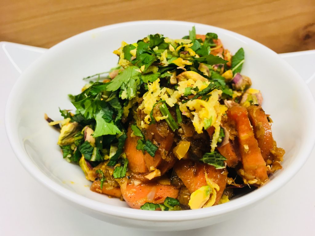 Geröstete Möhren mit Harissa, Orangen und Pistazien