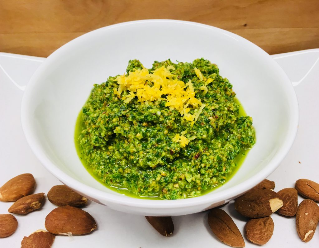 Rucola Pesto mit Mandeln und Zitrone