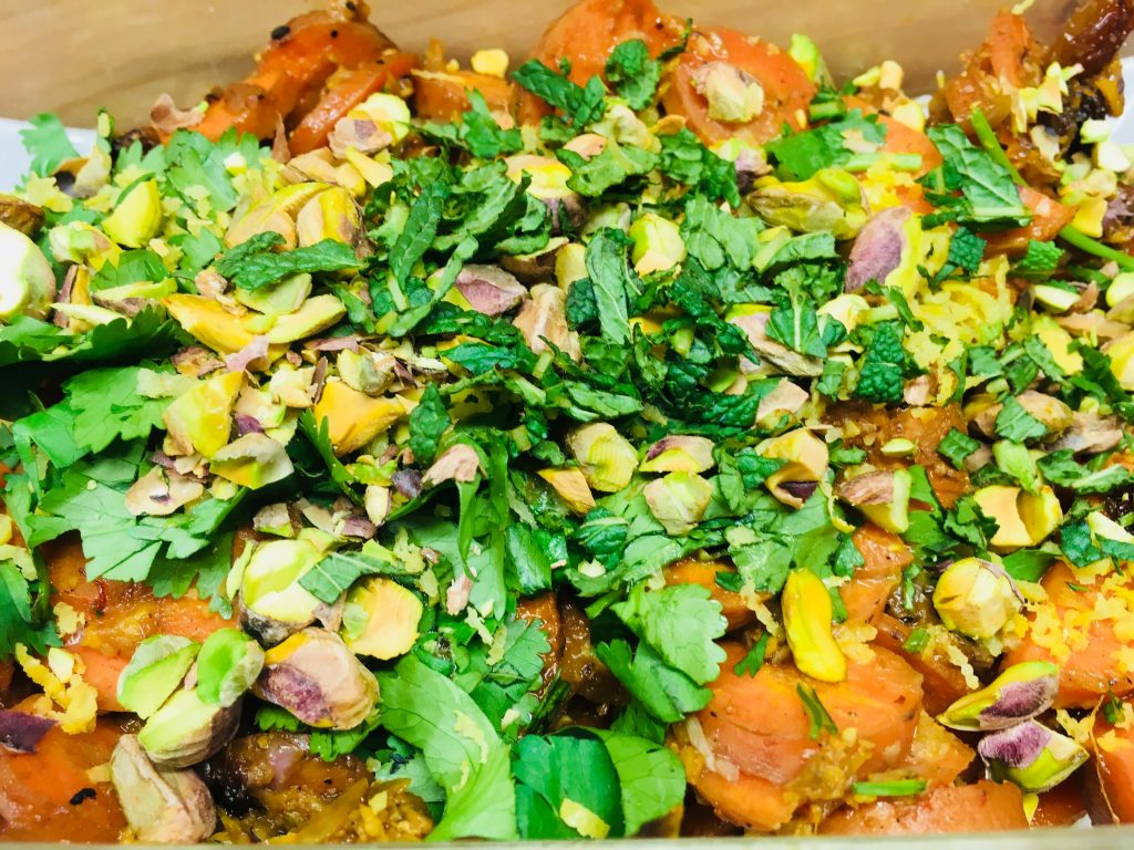 Geröstete Möhren mit Harissa, Orangen und Pistazien