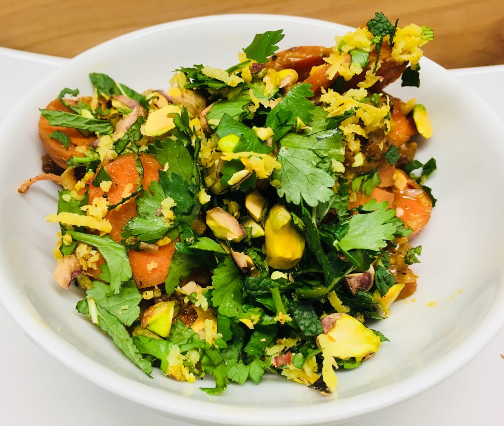 Geröstete Möhren mit Harissa, Orangen und Pistazien