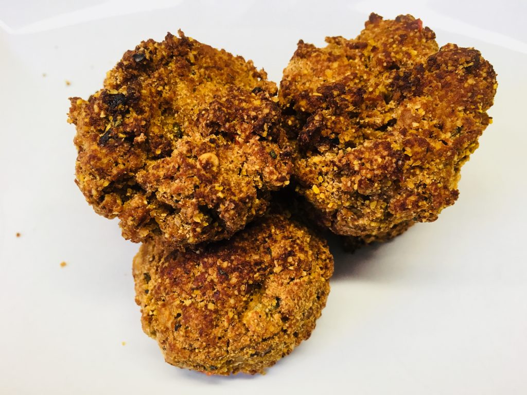 Polenta Muffins mit Tomaten und Chili