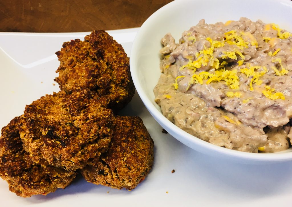 Polenta Muffins mit Tomaten und Chili