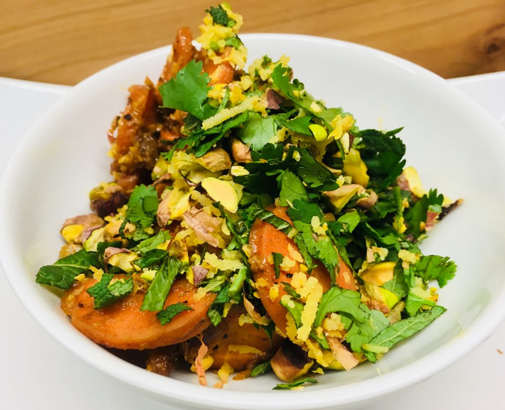 Geröstete Möhren mit Harissa, Orangen und Pistazien
