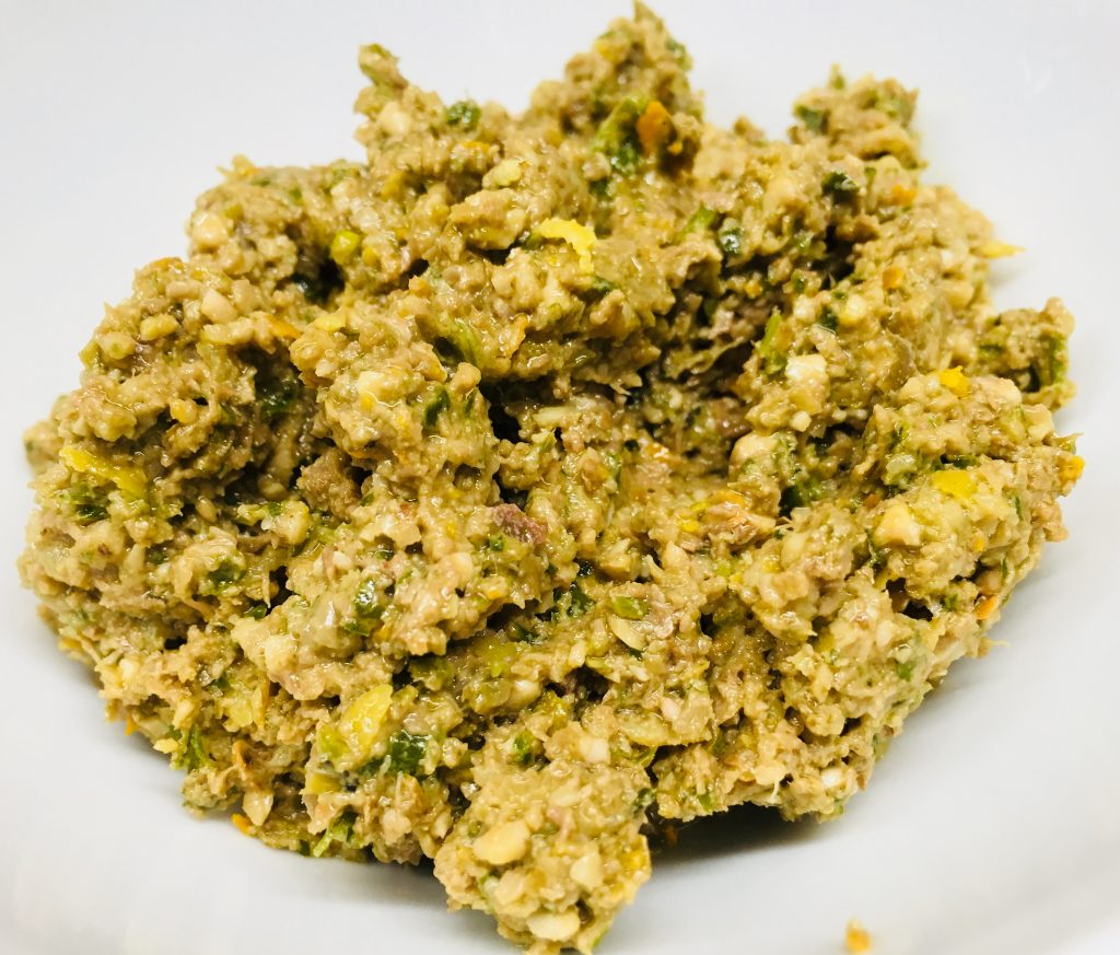 Oliven Walnuss Tapenade mit Orange und Petersilie