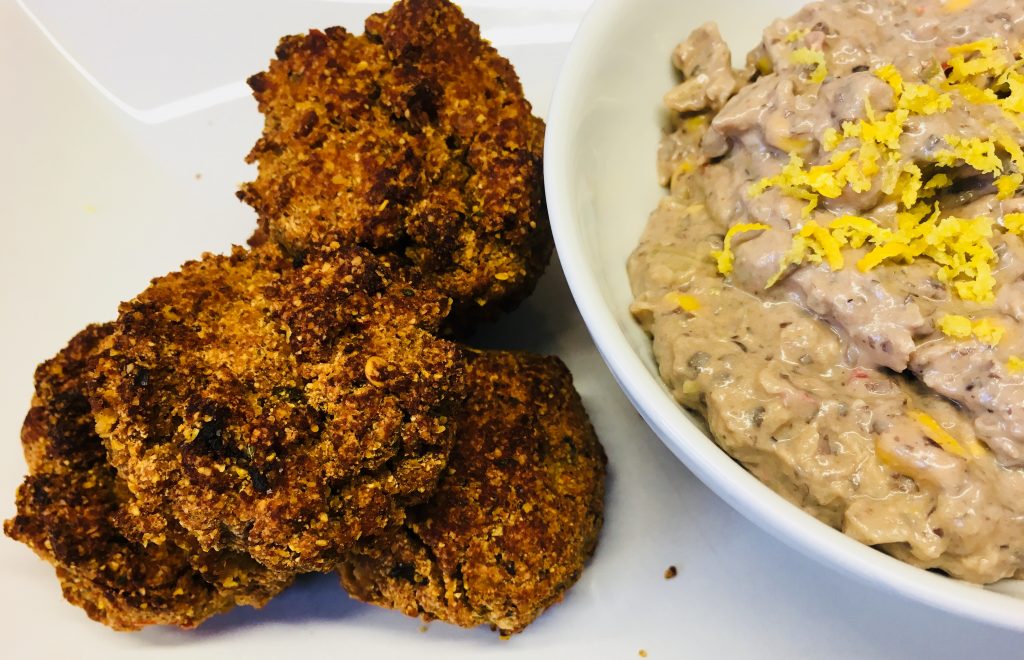 Polenta Muffins mit Tomaten und Chili