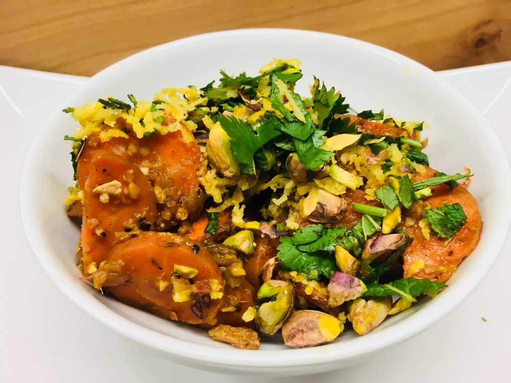 Geröstete Möhren mit Harissa, Orangen und Pistazien