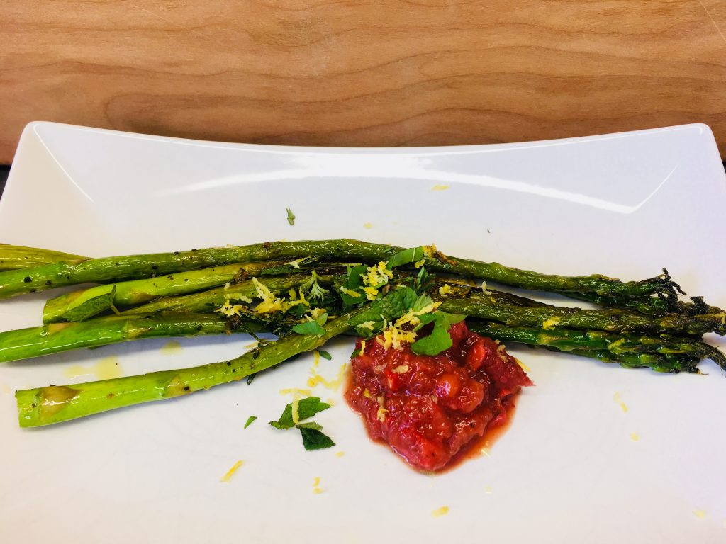 Gerösteter grüner Spargel mit Erdbeer Chutney