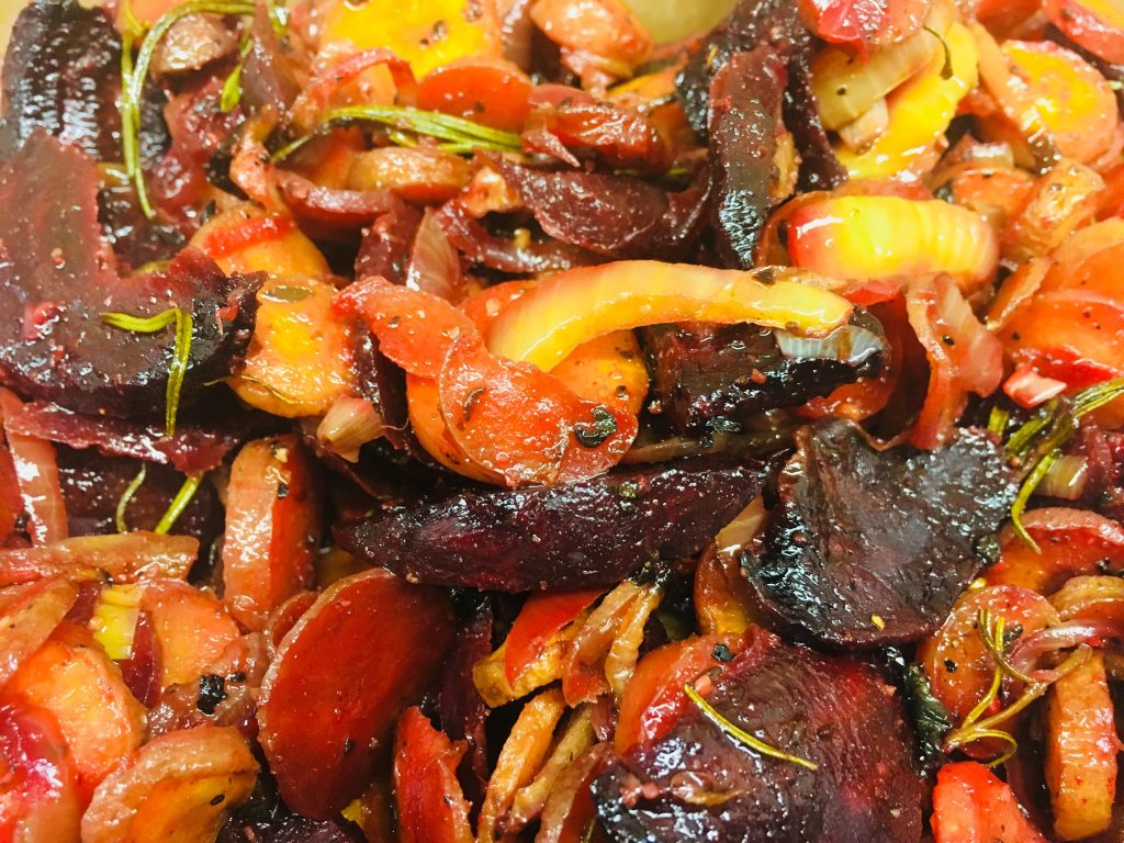 Beta Carotin Salat aus gerösteten Karotten und Rote Bete