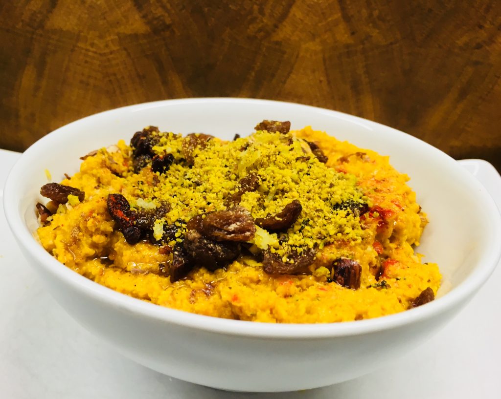 Karotten Hummus mit Ingwer, Rosinen und Pistazien
