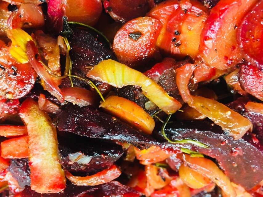 Beta Carotin Salat aus gerösteten Karotten und Rote Bete