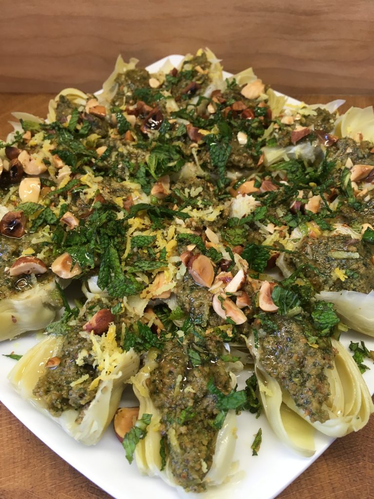 Artischocken mit Haselnuss Zitronen Minze Pesto