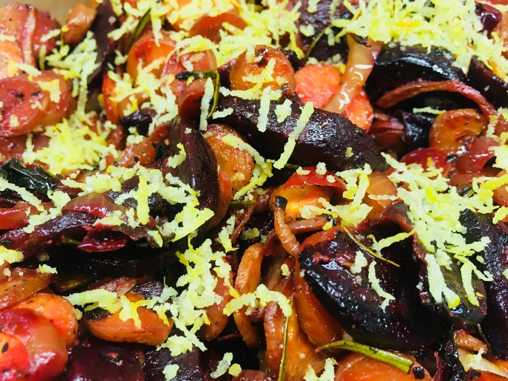 Beta Carotin Salat aus gerösteten Karotten und Rote Bete