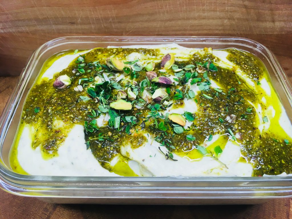 Weiße Bohnen Dip mit Thymian Pistazien Pesto