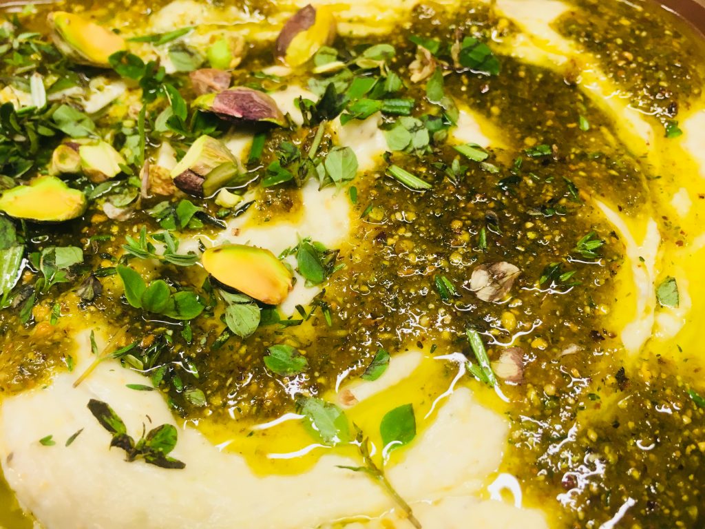 Weiße Bohnen Dip mit Thymian Pistazien Pesto