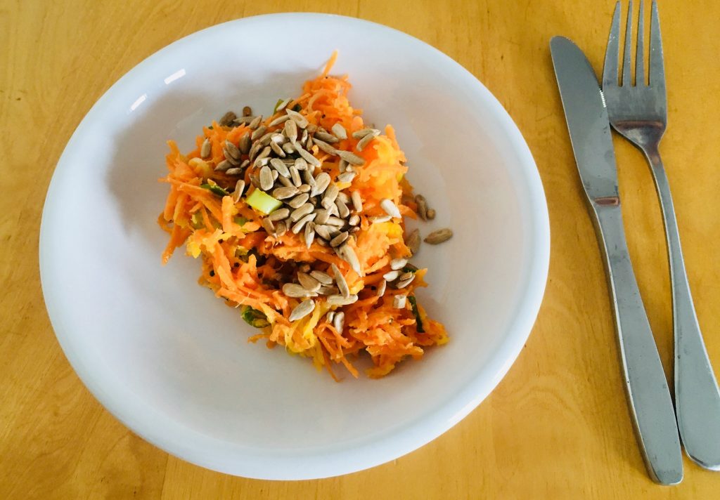 Möhren Mango Salat mit Ingwer-Zitronen Dressing