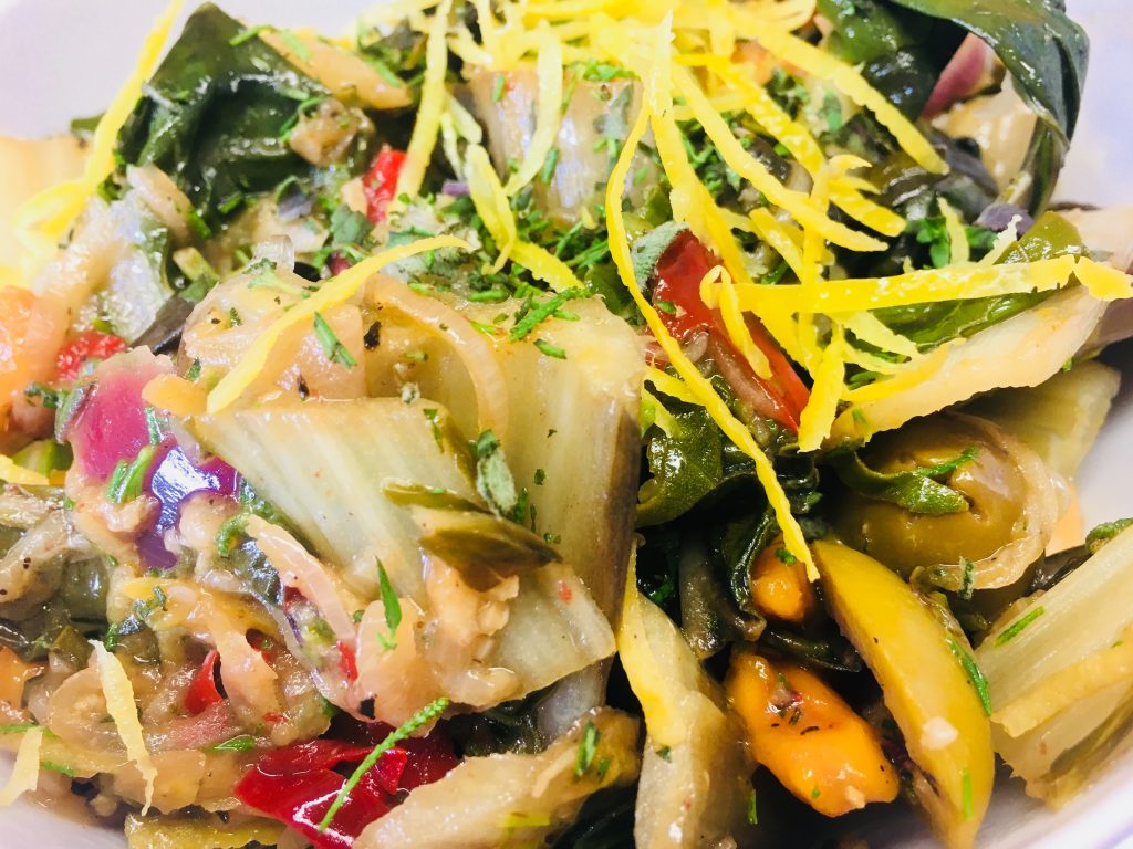 Mangold mit Zitrone, Mango, Knoblauch und Chili