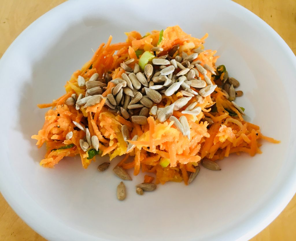 Möhren Mango Salat mit Ingwer-Zitronen Dressing