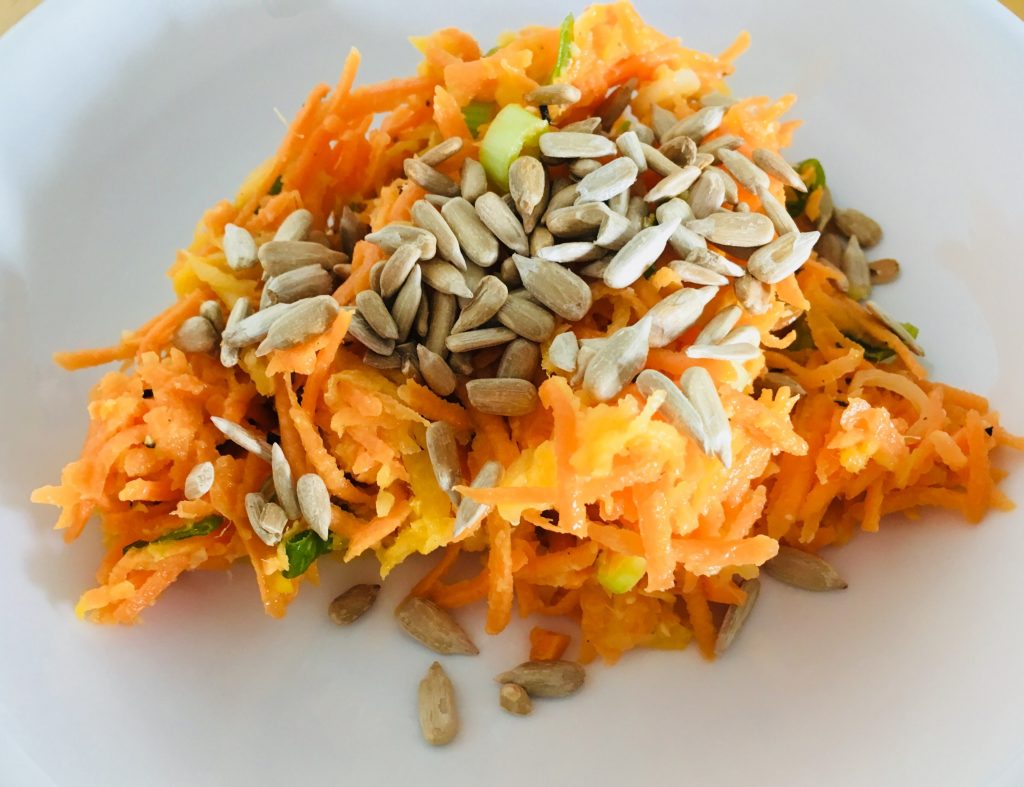 Möhren Mango Salat mit Ingwer-Zitronen Dressing