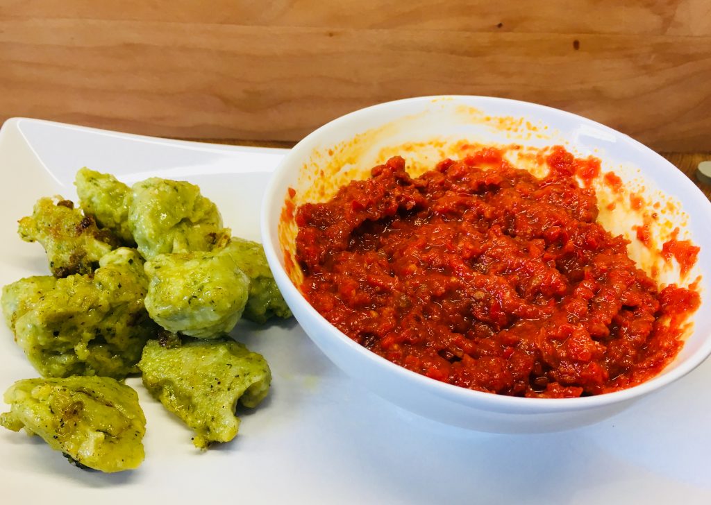 Bärlauch Gnocchi mit Thymian Zitronen Öl und Paprika Chili Dip