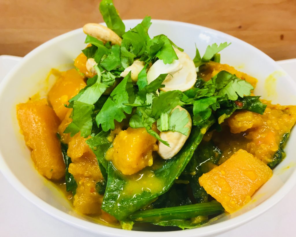 Kürbis Curry mit Spinat und Datteln