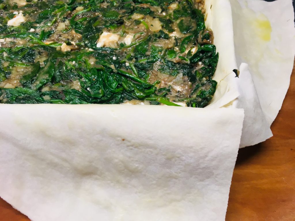 Blätterteig Spinat Tarte mit Datteln, Mandeln und Ziegenkäse