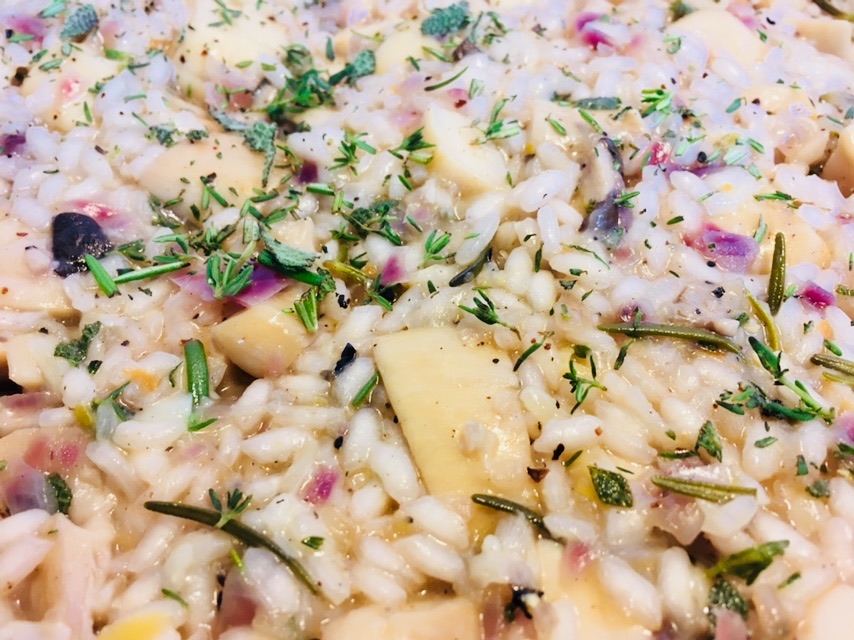 Risotto mit Kräuterseitlingen, Rosmarin und Pinienkernen