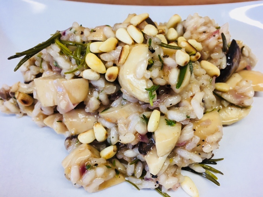 Risotto mit Kräuterseitlingen, Rosmarin und Pinienkernen