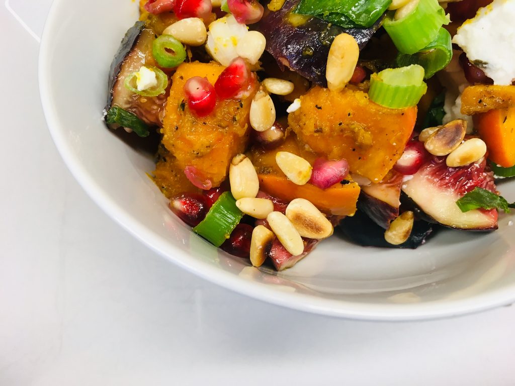 Kürbis Salat mit Granatapfelkernen, Feigen und Feta