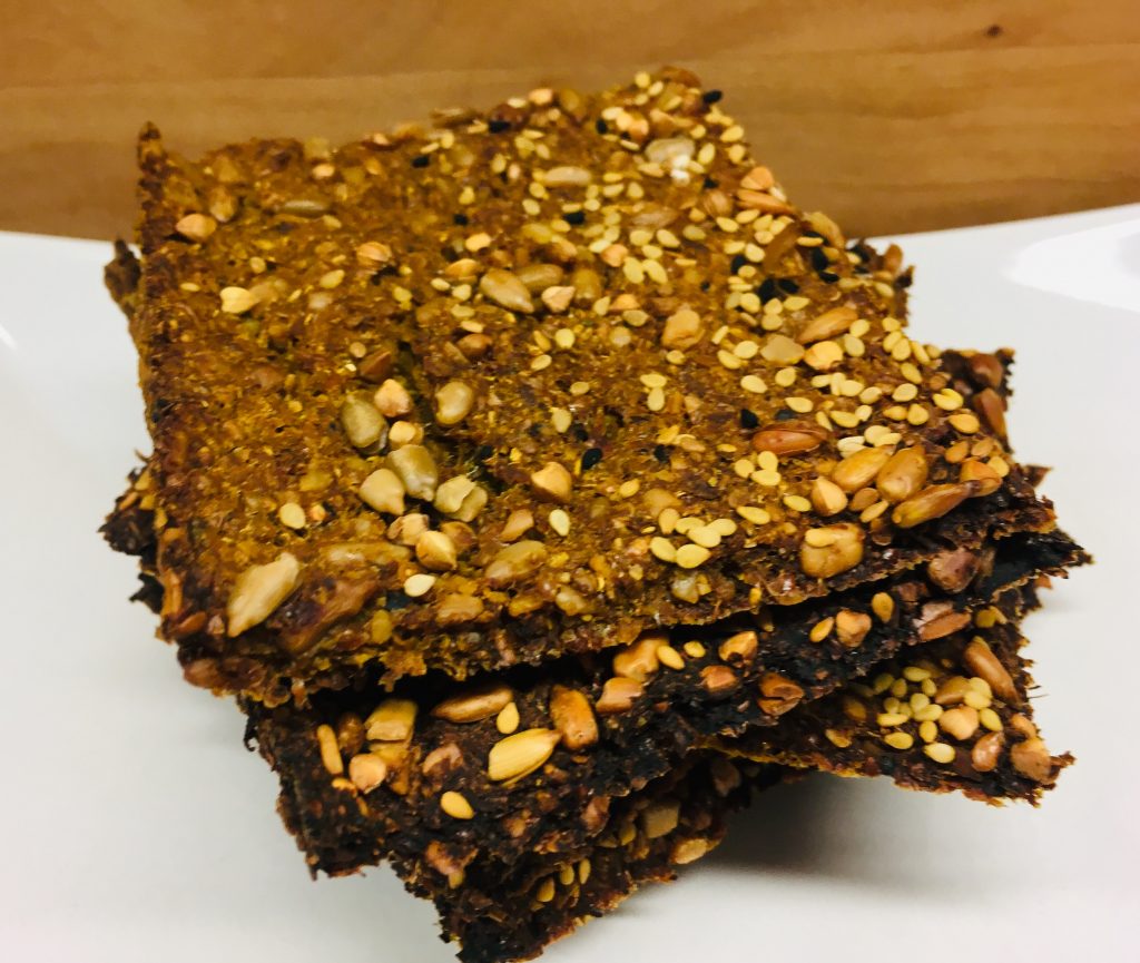 Sellerie Möhren Cracker mit Hanf, Chia und Leinöl