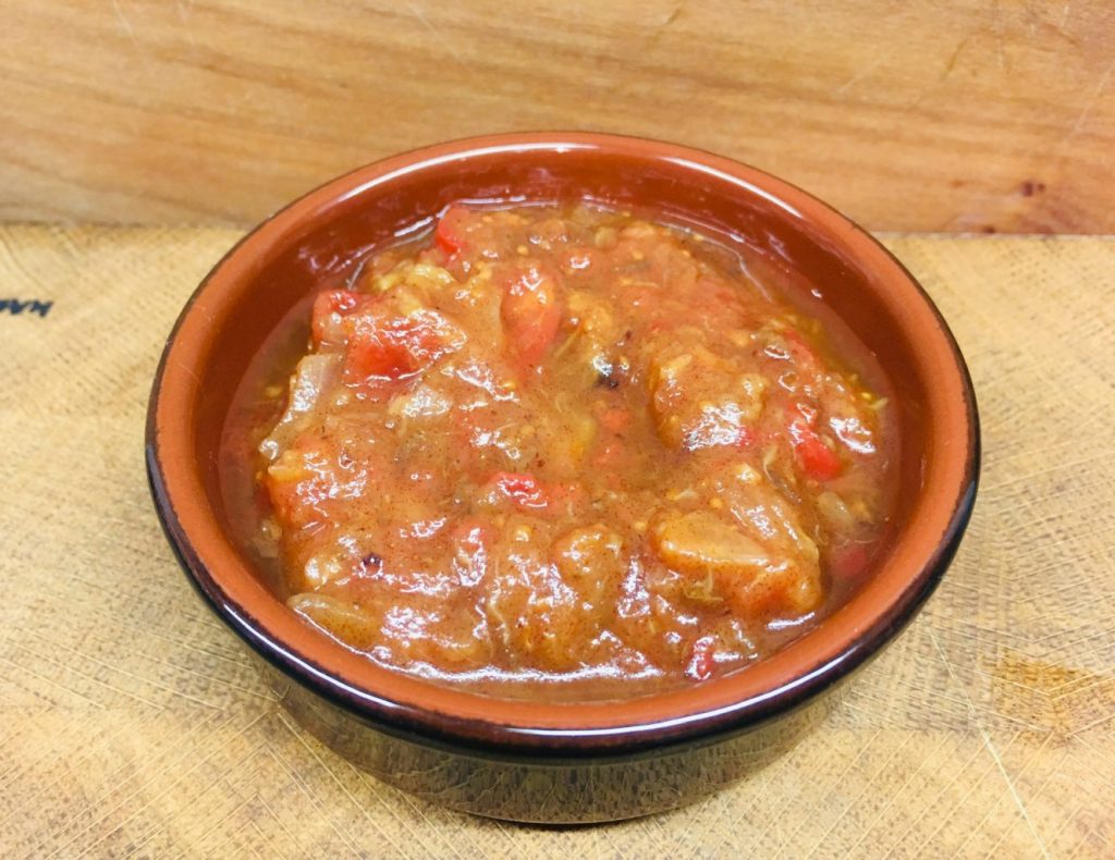 Tomaten Chutney mit Feigen, Datteln, Safran und Harissa