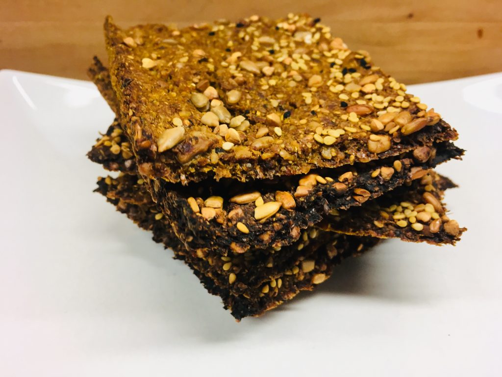 Sellerie Möhren Cracker mit Hanf, Chia und Leinöl