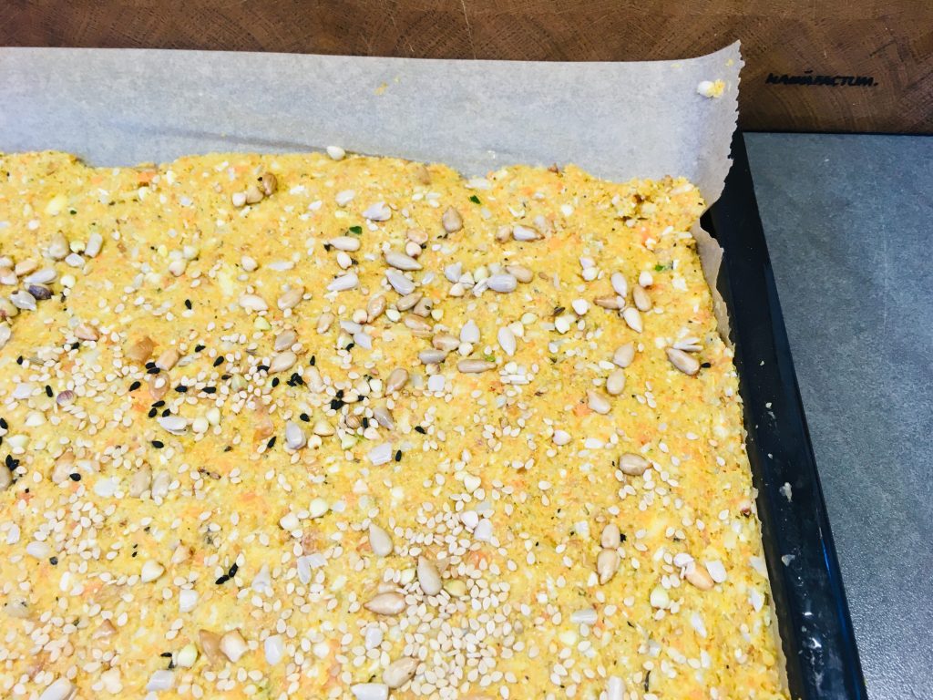 Sellerie Möhren Cracker mit Hanf, Chia und Leinöl