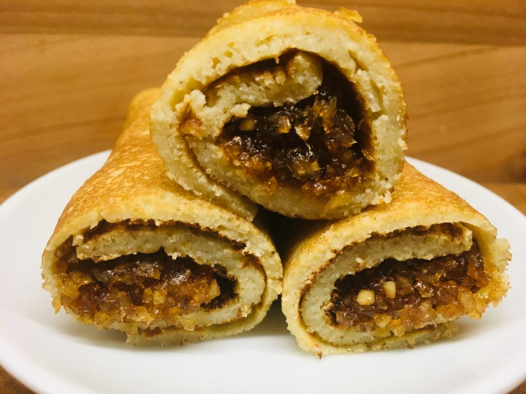 Pani Pol: Gefüllte Pfannekuchen mit Kokosflocken und Palmsirup