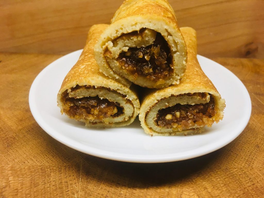 Pani Pol: Gefüllte Pfannekuchen mit Kokosflocken und Palmsirup