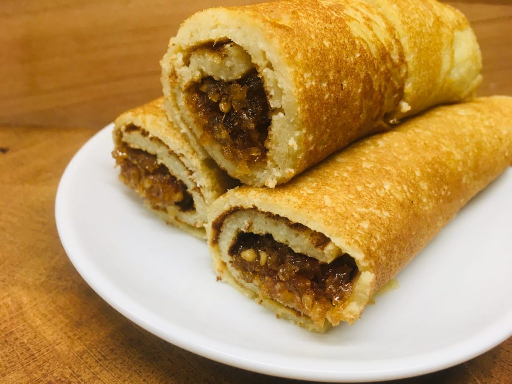 Pani Pol: Gefüllte Pfannekuchen mit Kokosflocken und Palmsirup