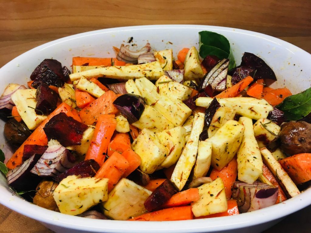 Gebackenes Wurzelgemüse mit Ahorn-Kapern-Vinaigrette