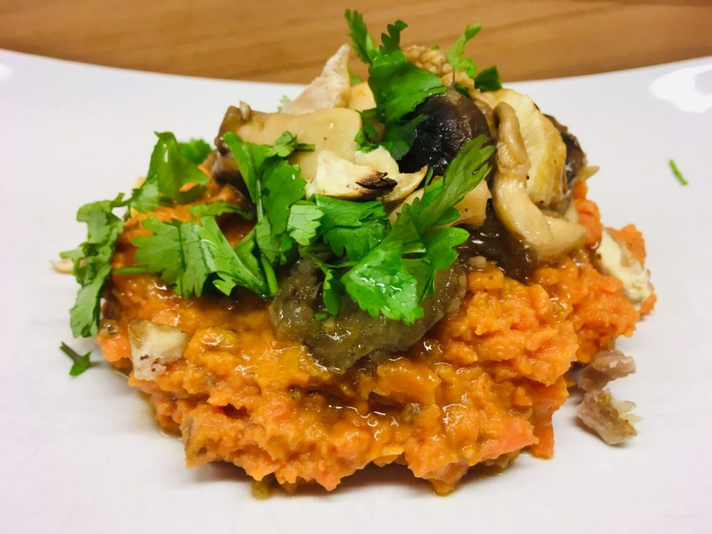 Süßkartoffel Püree mit Pilzen und Maronen