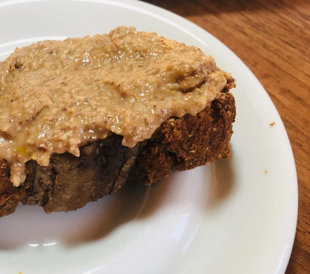 Bananen Brot mit Erdmandelmus
