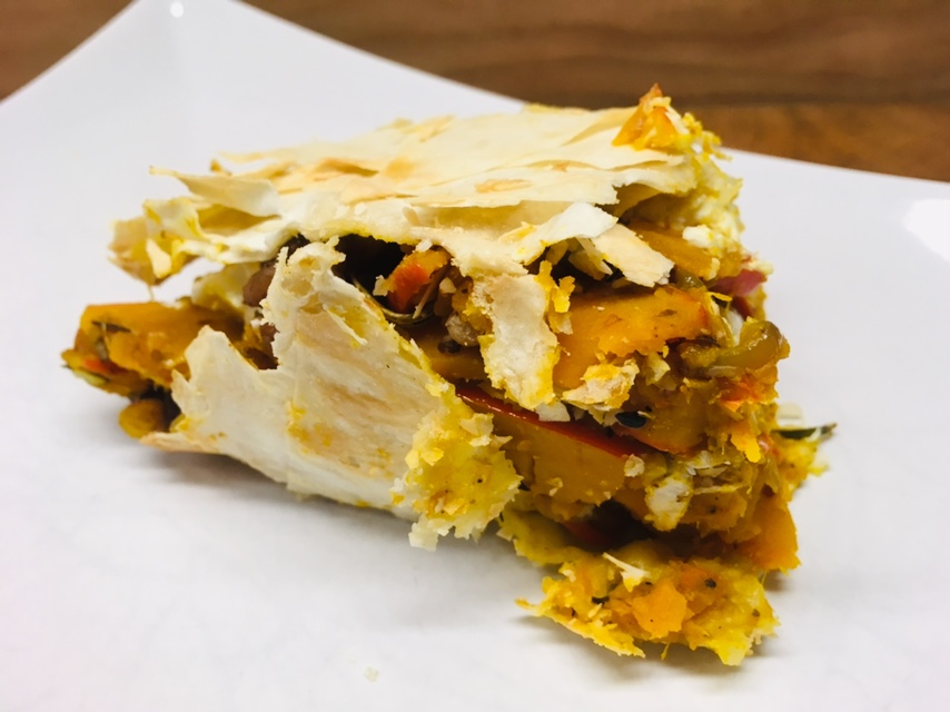 Kürbis Pastete mit Cranberries, Walnüssen und knusprigem Salbei