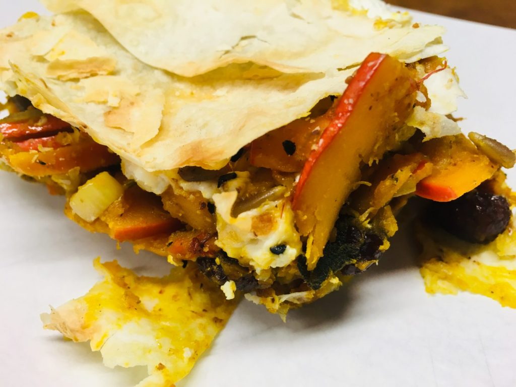 Kürbis Pastete mit Cranberries, Walnüssen und knusprigem Salbei