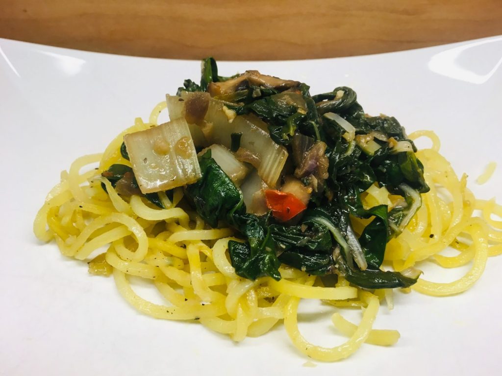 Kartoffel Spaghetti mit Pilzen und Mangold