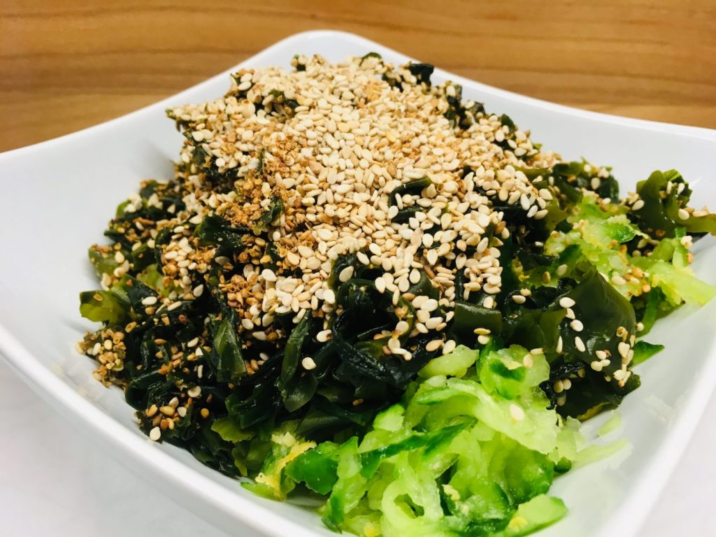 Gurken Wakame Salat mit Gomasio