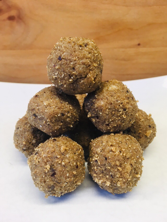 Dattel Mohn Energiebällchen